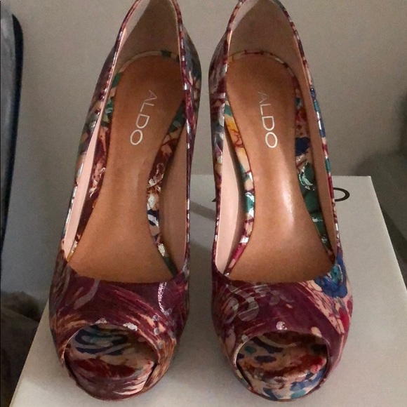 Shoes - Picture 3 of 4